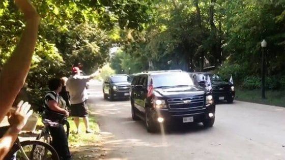 Usa, il vicepresidente Pence con 8 Suv sull'isola di Mackinac: abitanti furiosi, nessuno usa le auto dal 1898