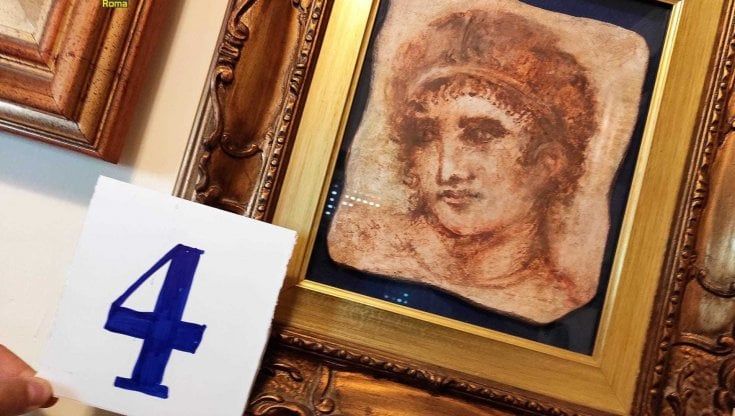 Scoperto un 'museo' illegale a Ostia con  7mila reperti. Ex antiquario nei guai