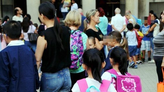 "Voleva rapire mia figlia davanti alla scuola", a Milano la paura contagia gli istituti. Ai genitori: "Fate attenzione"