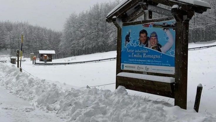 Arriva la neve anche in pianura. Sabato aprono gli impianti in Appennino