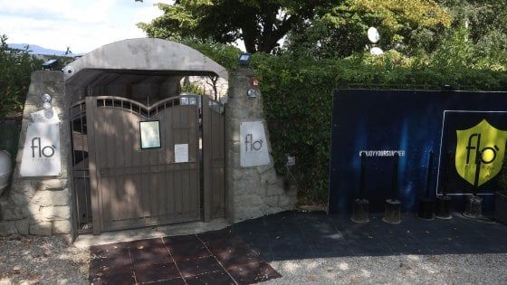 Firenze, il racconto delle ragazze: "Parevano gentili, poi lo stupro. Non abbiamo urlato per paura, quei due in divisa erano armati"