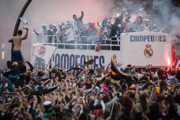 Real, festa con 30 mila tifosi a Madrid