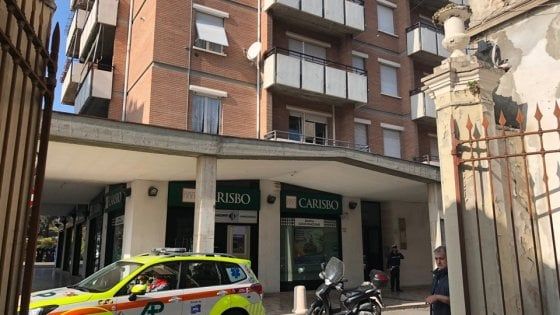 Parma, uccide la moglie e si getta dal balcone 