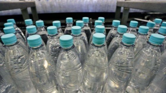 Coppia in ospedale a Napoli:  "Abbiamo bevuto acqua in bottiglia contaminata"