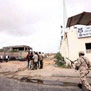 Libia, l'Is attacca prigione nell'aeroporto di Tripoli