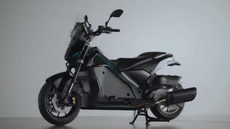 Yamaha guarda al futuro della mobilità green con una moto ibrida a tre motori