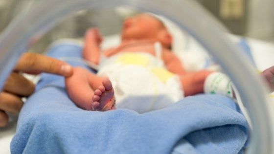 Genitori e neonati sempre in contatto: la terapia intensiva è hi-tech