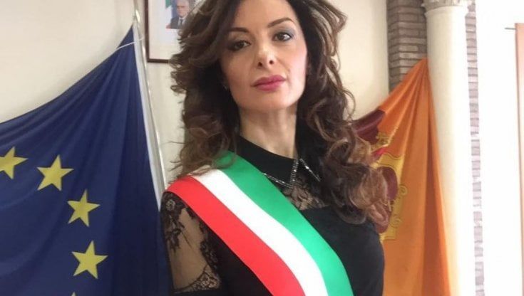 "I vaccini? Ci iniettano i quantum dots e rendono gli umani impuri e schiavi". I farneticanti post di una consigliera municipale