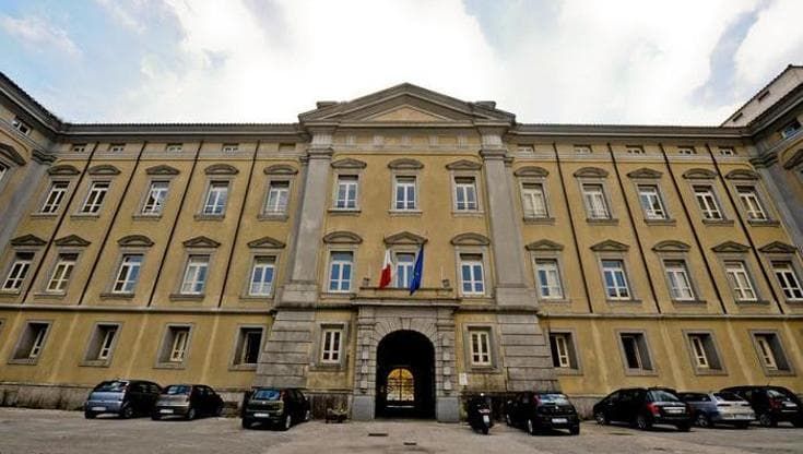 Aversa, gravi abusi sessuali su minori: arrestati due uomini e due donne, rintracciati all’estero