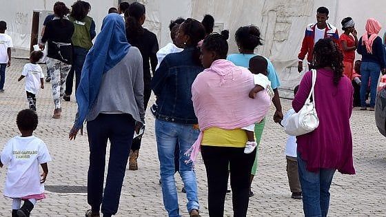 Bari, il dramma delle migranti stuprate sui barconi: un protocollo per farle abortire