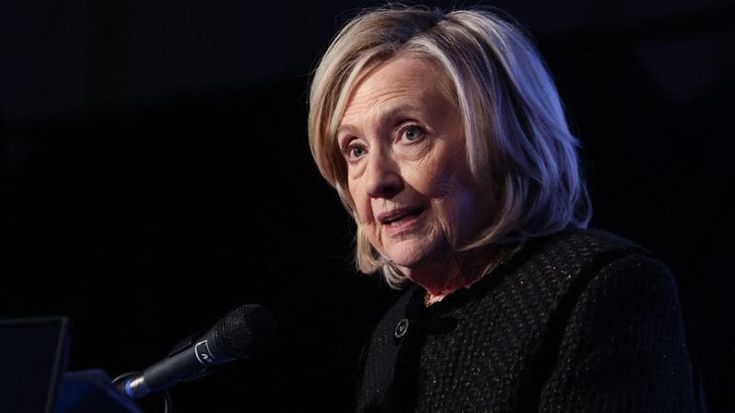 Hillary Clinton interrogata su Epstein rovescia il tavolo dei Maga: “Indagate Trump e Musk”