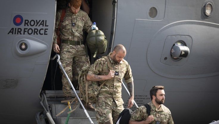 Londra tratta con i talebani per le garanzie di evacuazione di britannici e collaboratori afghani. E c'è anche l'Mi6