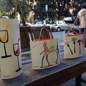 L’ultimo boccone take-away chic. Tra i tavoli arriva la sporta d’autore