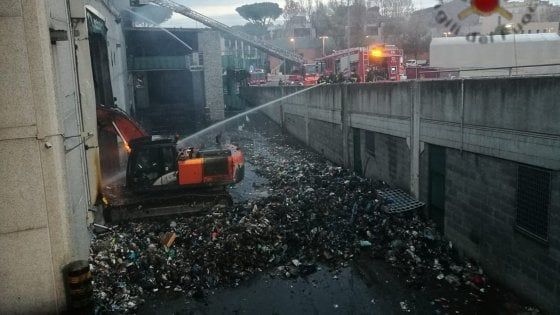 Incendio Tmb Salario, Arpa: "Aria più inquinata. Diossina sopra lo standard". Raggi: "Scongiurata emergenza rifiuti a Natale"