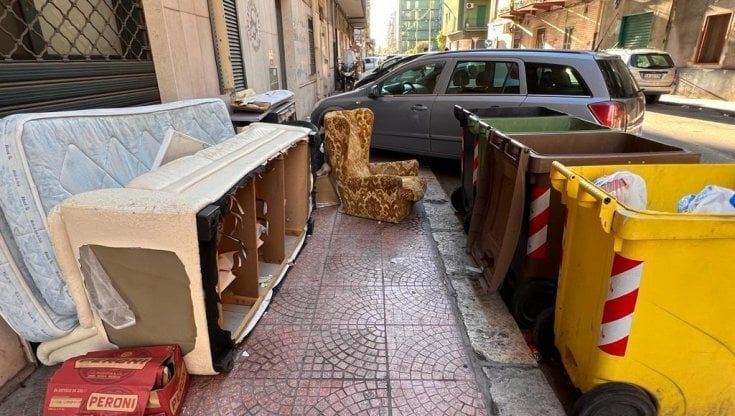 Taranto, rifiuti selvaggi: arrivano le fototrappole per incastrare gli incivili. Finora oltre 10 multe al giorno