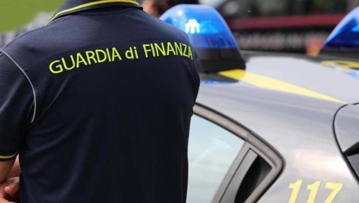 Soldi e favori per aggiustare processi: chiuse indagini sulla “rete” di giudice onorario e avvocato