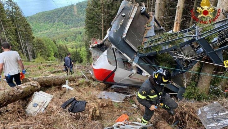 Ombre sulla tragedia del Mottarone: di chi è la funivia? Dl Semplificazioni, Cottarelli, "Draghi ha bisogno di anni.