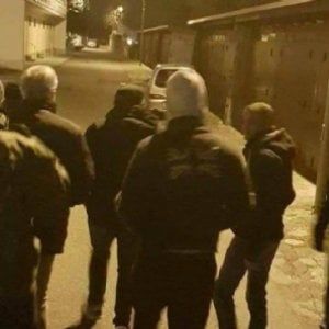 Brindisi, 2 migranti denunciano: "Feriti con la mazza da baseball da una ronda di razzisti" 