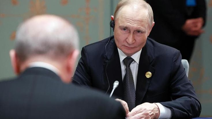 I falchi del Cremlino contro la nuova bozza di Kiev e Ue per la pace: “Proposte irricevibili”