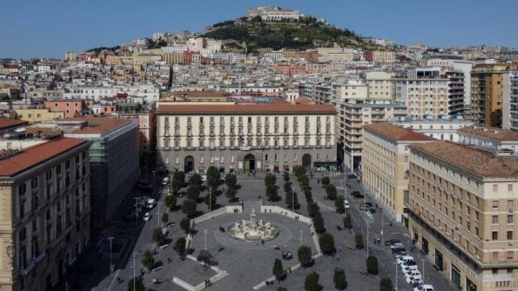 Napoli, ragazzo accoltellato per uno sguardo a una adolescente: il quindicenne resta in silenzio