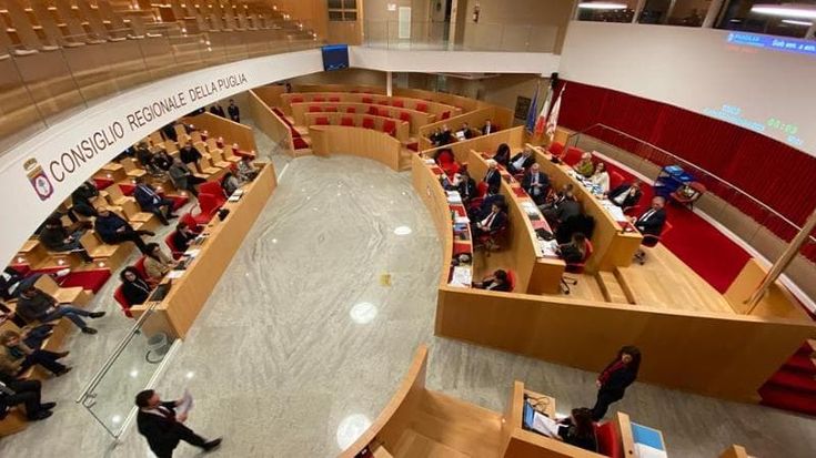 Puglia, in Regione regali a colpi di emendamenti: anche il contributo per la festa degli aquiloni