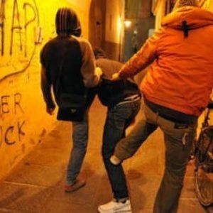 Reggio Emilia, ragazzo preso a pugni da una baby gang