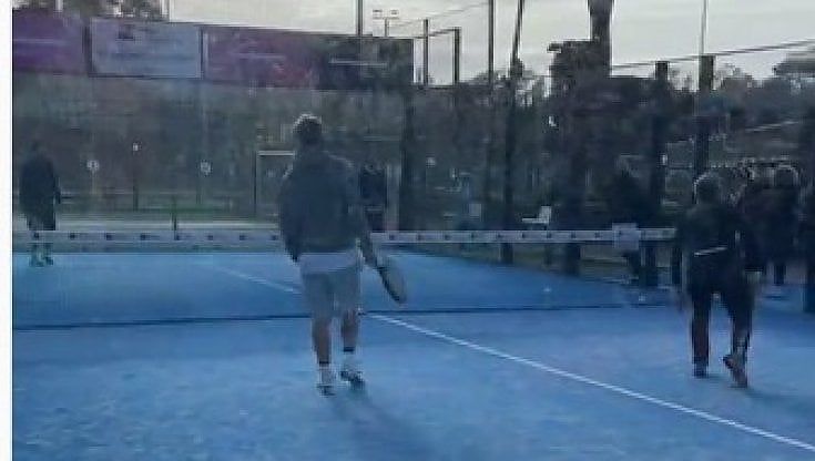 Totti e De Rossi, sfida infuocata a padel: tra battute e battibecchi con Candela