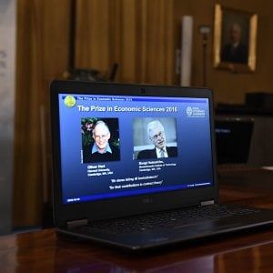 Il Nobel per l'Economia va a Oliver Hart e Bengt Holmström, esperti di super bonus ai manager