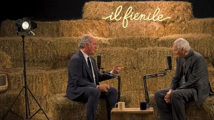 Interviste tv imitando il Costanzo show. Il Fienile di Zaia sbarca su Mediaset