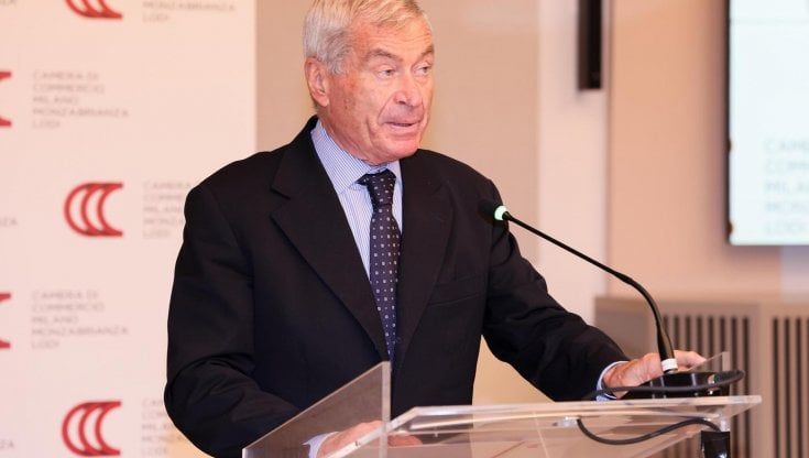 Confcommercio, nel 2022 Pil al 2,1. L'inflazione drena i risparmi del Covid, ripresa consumi rinviata al 2023