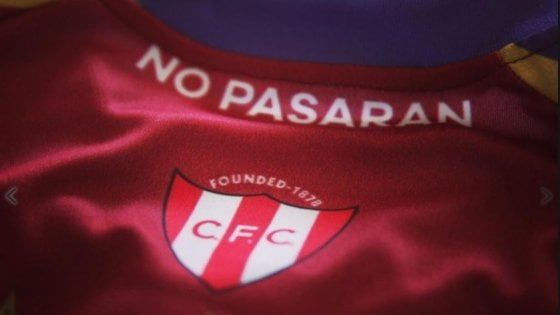 "No pasarán!": il tributo all'antifascismo sulle maglie inglesi