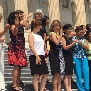 La rivolta delle senatrici e deputate Usa: vogliamo usare abiti senza maniche 
