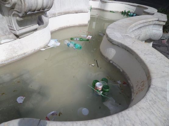Fontana di Monteoliveto, l'oltraggio continua