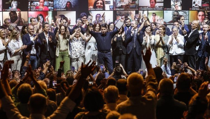 Conte barricadero, Salvini europeista. Le metamorfosi posticce dei leader