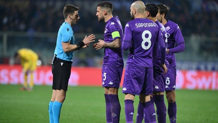 Fiorentina-Braga: il Var sconfessa la goal line technology e fa annullare un gol ai viola
