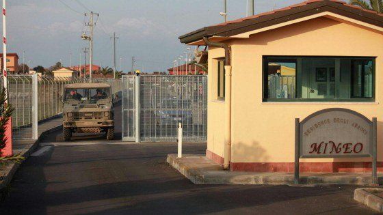 Migranti: Cara Mineo, avviata procedura di riduzione del personale 