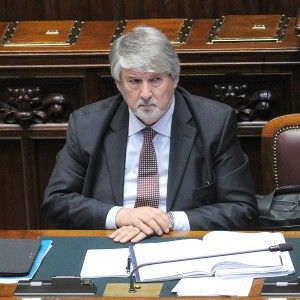 Decreto Lavoro, le modifiche del governo: "Niente obbligo di assunzione per chi sfora il tetto dei contratti a termine"