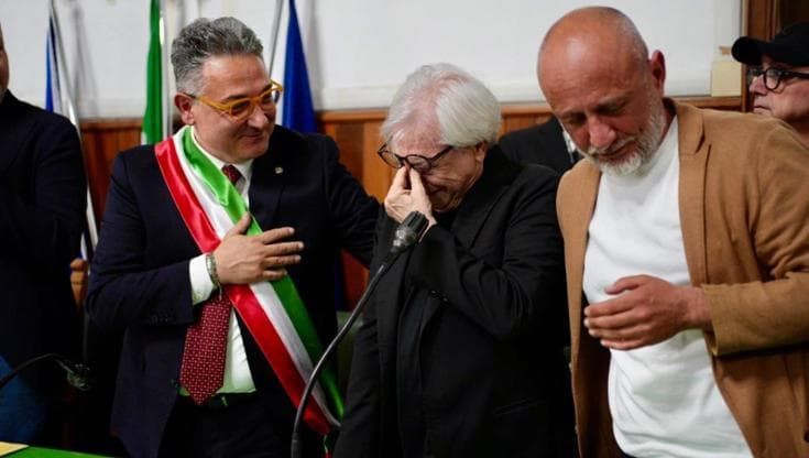 La commozione di Nino D’Angelo cittadino onorario di Sarno: “Se avete bisogno di me, io ci sono”