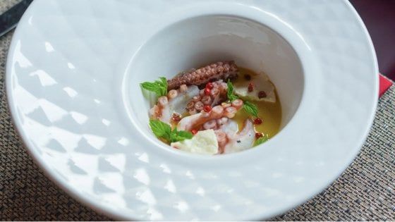 Taranto, la "città che vive in una conchiglia" e i suoi sapori veraci