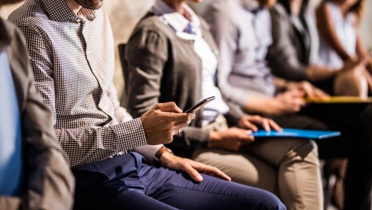 Manovra: smartphone e abbonamento a due quotidiani gratis per i redditi bassi