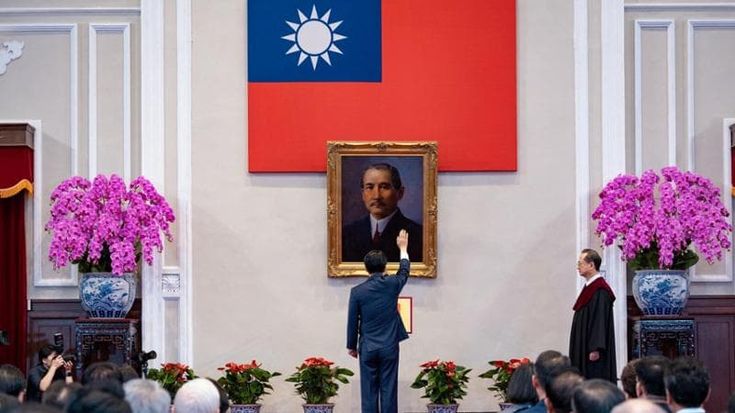 Taiwan, Lai Ching-te ha giurato da presidente. Messaggio a Pechino: “Basta con le intimidazioni politiche e militari”. La Cina: “Invia segnali pericolosi”