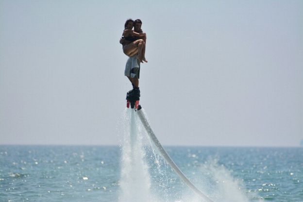 Santa Severa, flyboard e surf tra le onde<br />weekend con i campioni della disciplina