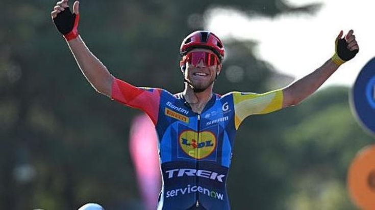 Jonathan Milan è il nuovo campione italiano: volata vincente a Cuneo su Dati e Romele