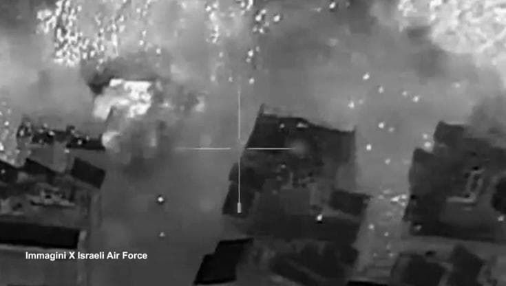 Israele bombarda il Libano. A Beirut, colpita anche la sede di una televisione legata a Hezbollah