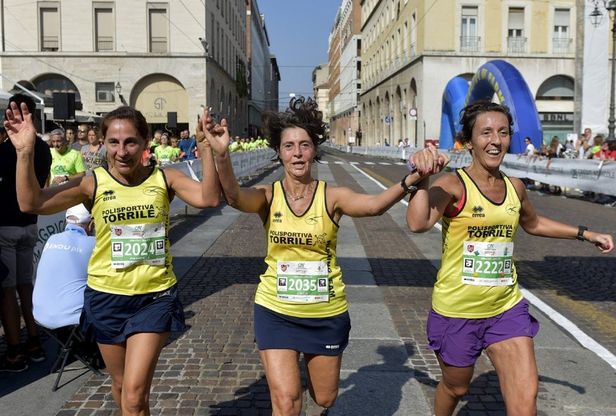 Sudore e sorrisi: che festa la Cariparma Running - Foto
