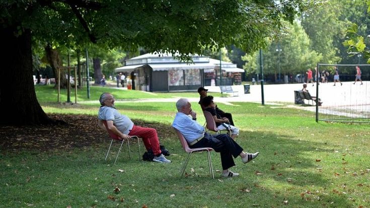 Piano caldo a Milano, mappate le condizioni dei 190mila over 75: sono 80mila gli anziani che vivono soli