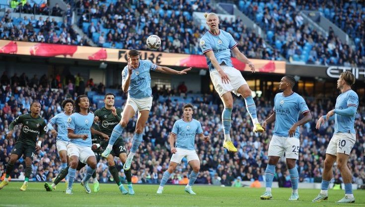 Premier, il Manchester City travolge il Southampton e va in vetta. Conte batte De Zerbi
