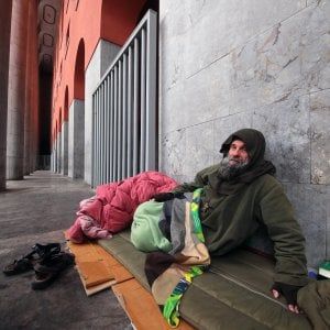 Palermo, Biagio Conte sospende lo sciopero della fame: "Ma adottate un povero"