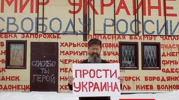 Russia, trasforma la facciata del suo market in un manifesto pacifista: condannato per aver screditato le forze armate