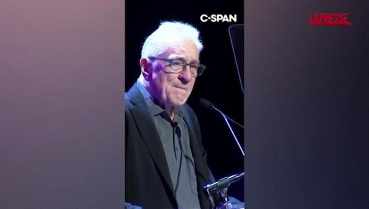 La voce italiana di De Niro doppia il discorso anti-Trump: "Voglio amare di nuovo l'America"